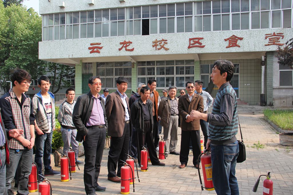 汪家军副处长向师生普及消防常识